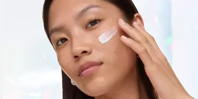 面部有暗斑的女性