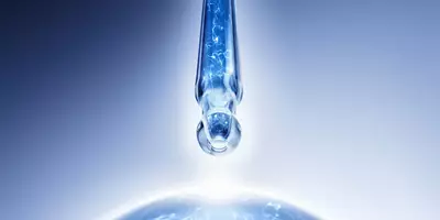 Genifique Ultimate Serum 滴管,含 β-葡聚糖,用于皮肤屏障修复