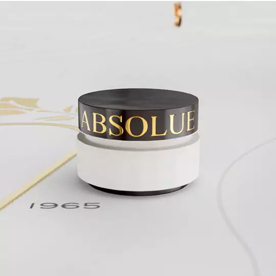 原创兰蔻蜜妍瓶子的设计灵感源自 1960,采用兰蔻已注册商标的 Rose Absolue 生物技术研发而成