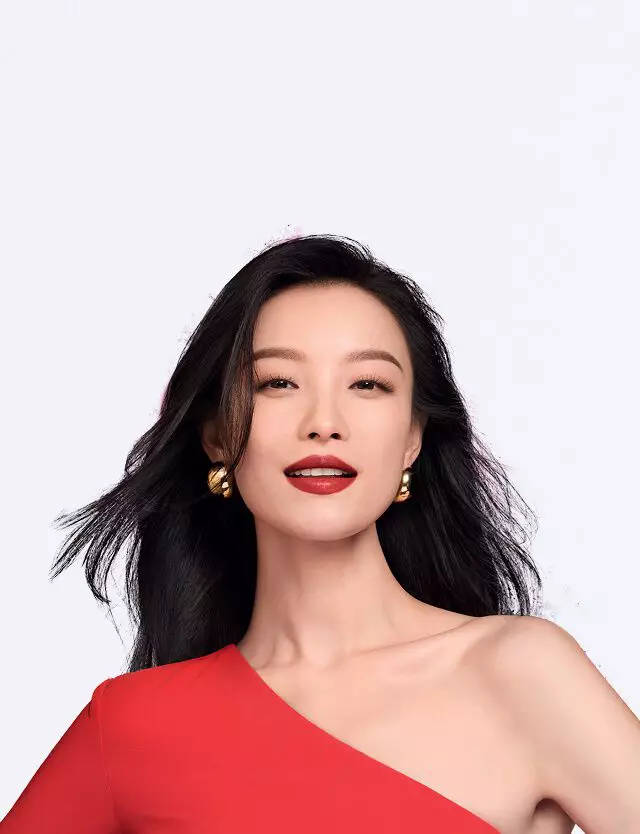 与美丽大使 He Cong 一同欢庆兰蔻 90 周年