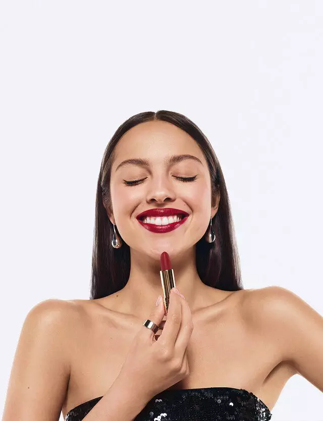 与美丽大使 Olivia Rodrigo 一起欢庆兰蔻 90 周年