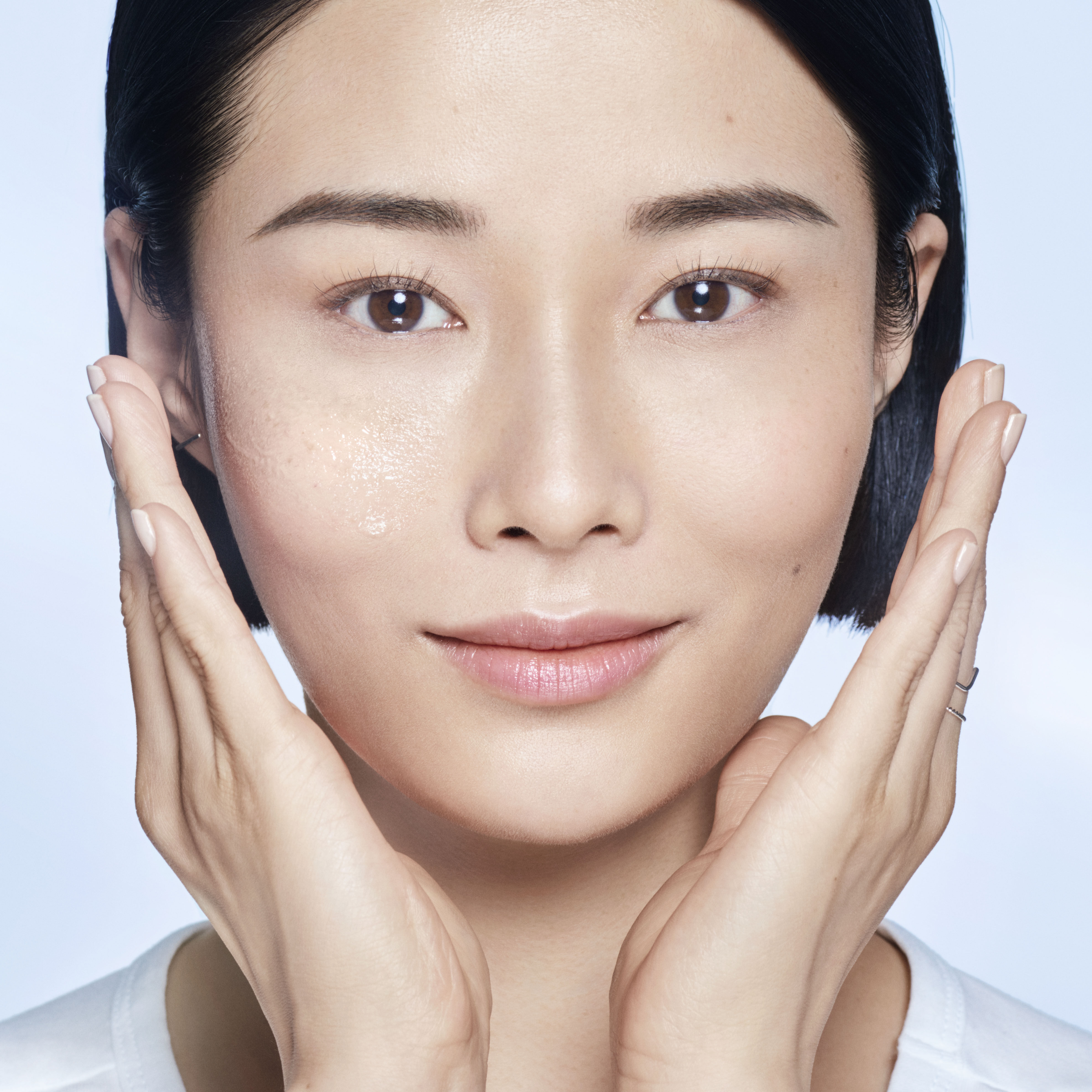 Clarifique Exfoliating Face Essence with Glycolic Acid（去角质面部精华，含乙醇酸）