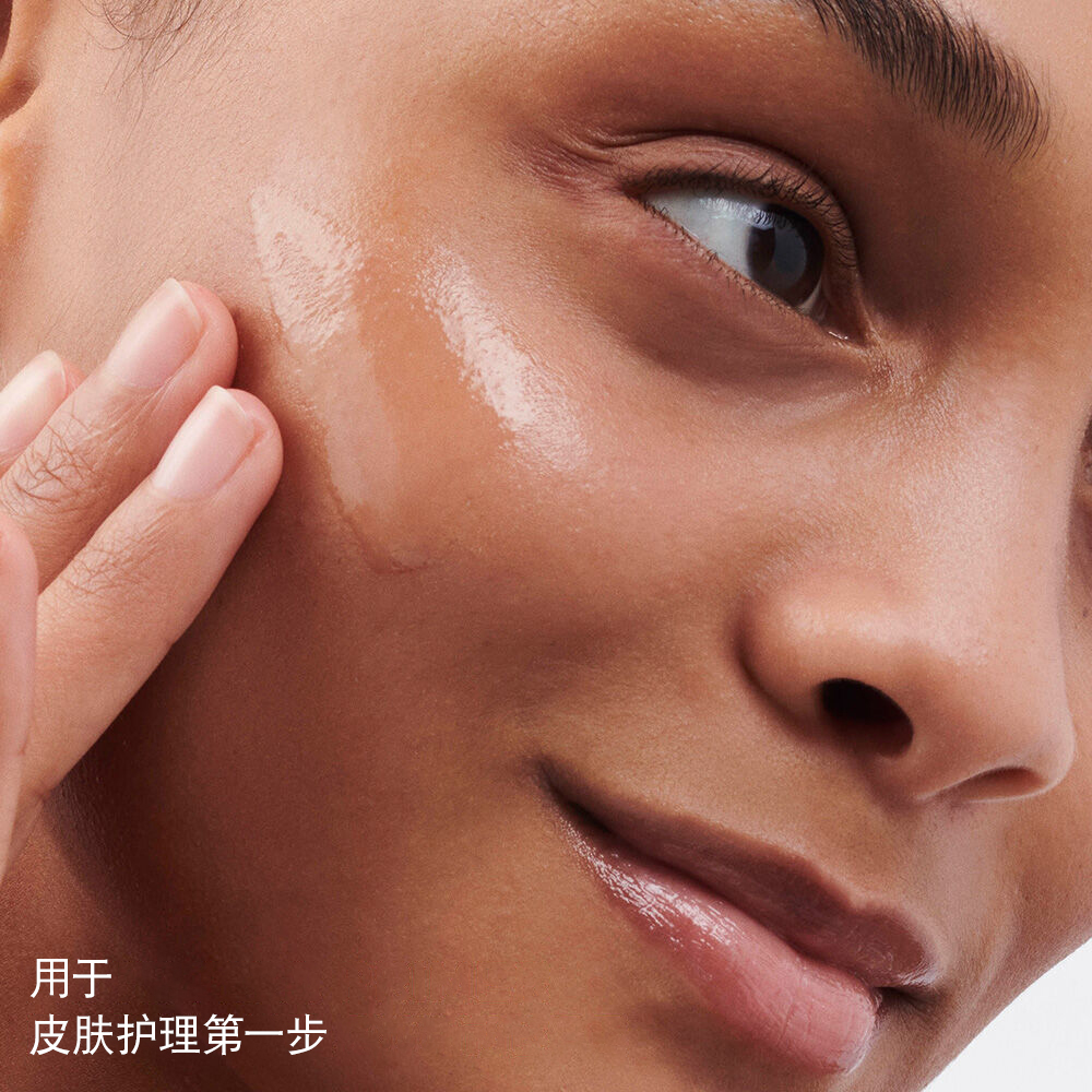 含透明质酸的 Tonique Confort Hydrating Toner（清滢柔肤保湿爽肤水）